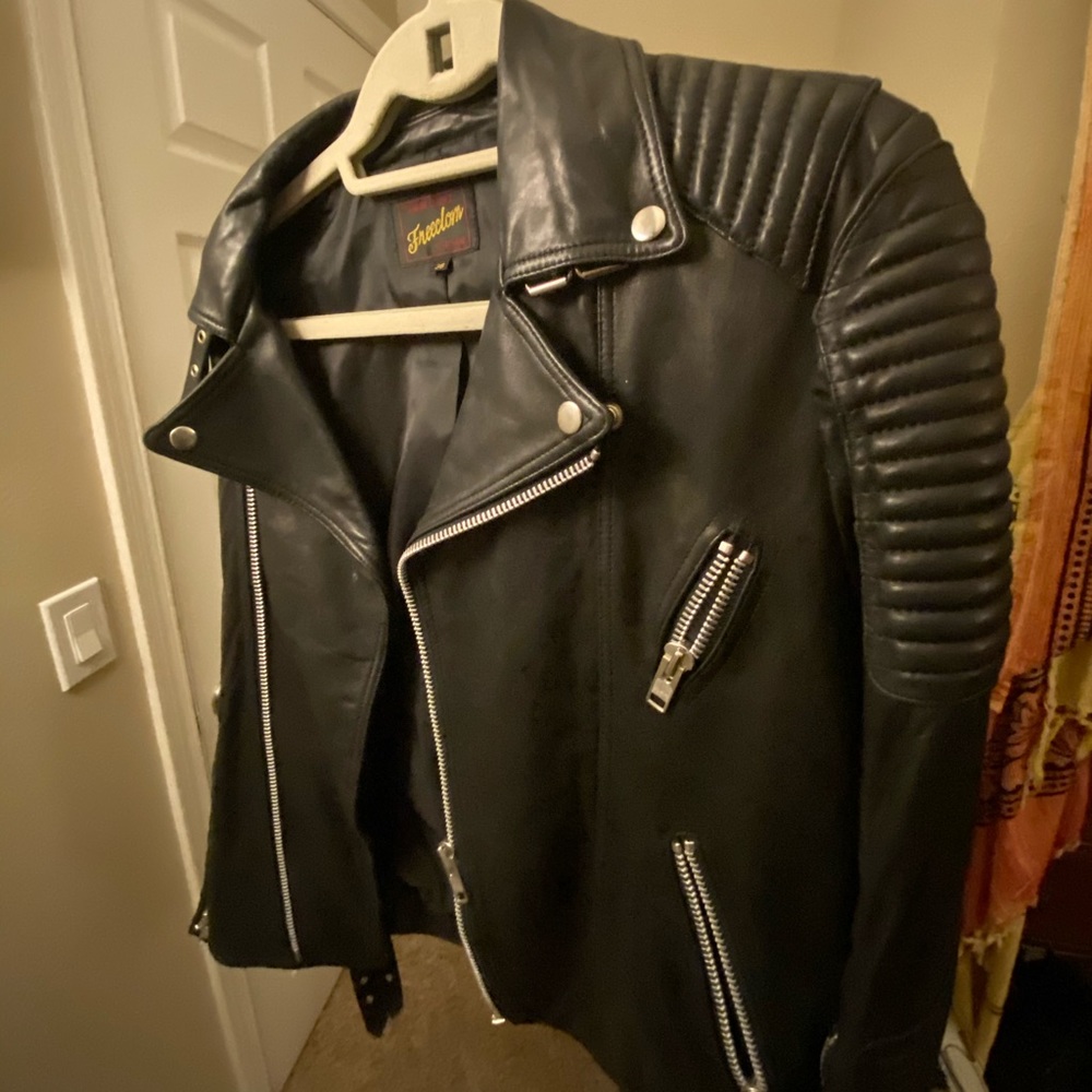 Black leather jacket like new